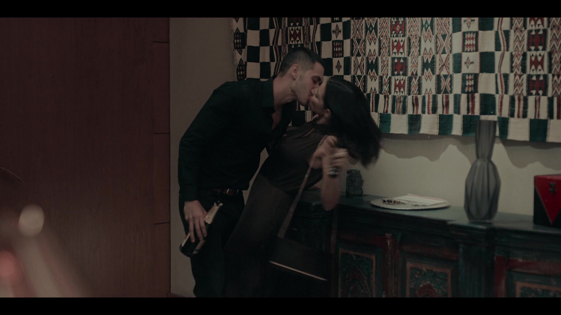 Dark_Desire_S01E01_1055.jpg
