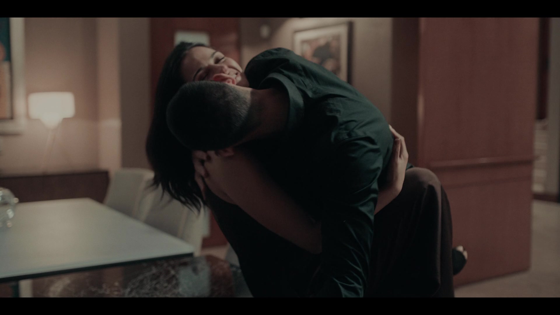 Dark_Desire_S01E01_1073.jpg