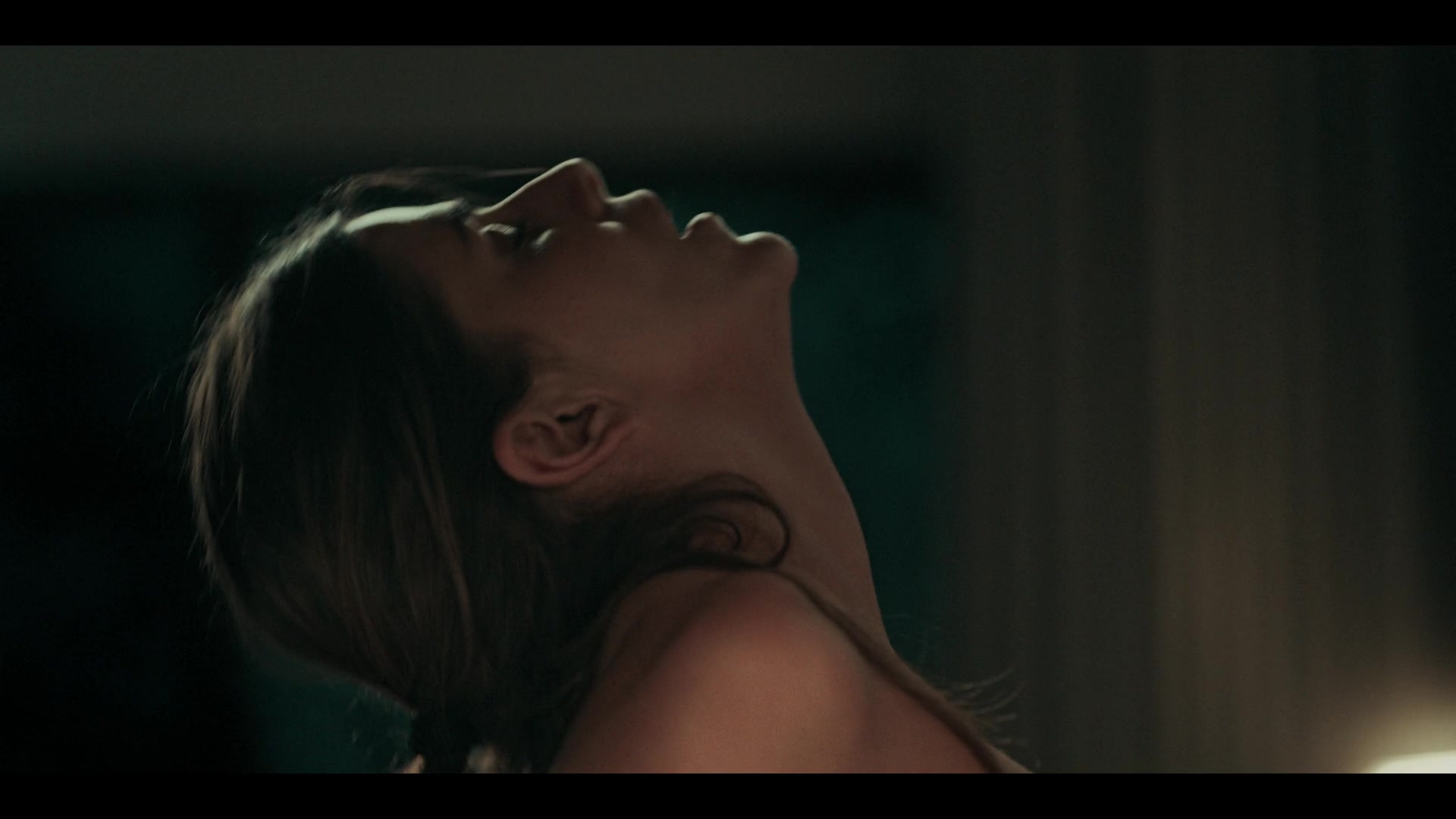 Dark_Desire_S01E12_0015.jpg