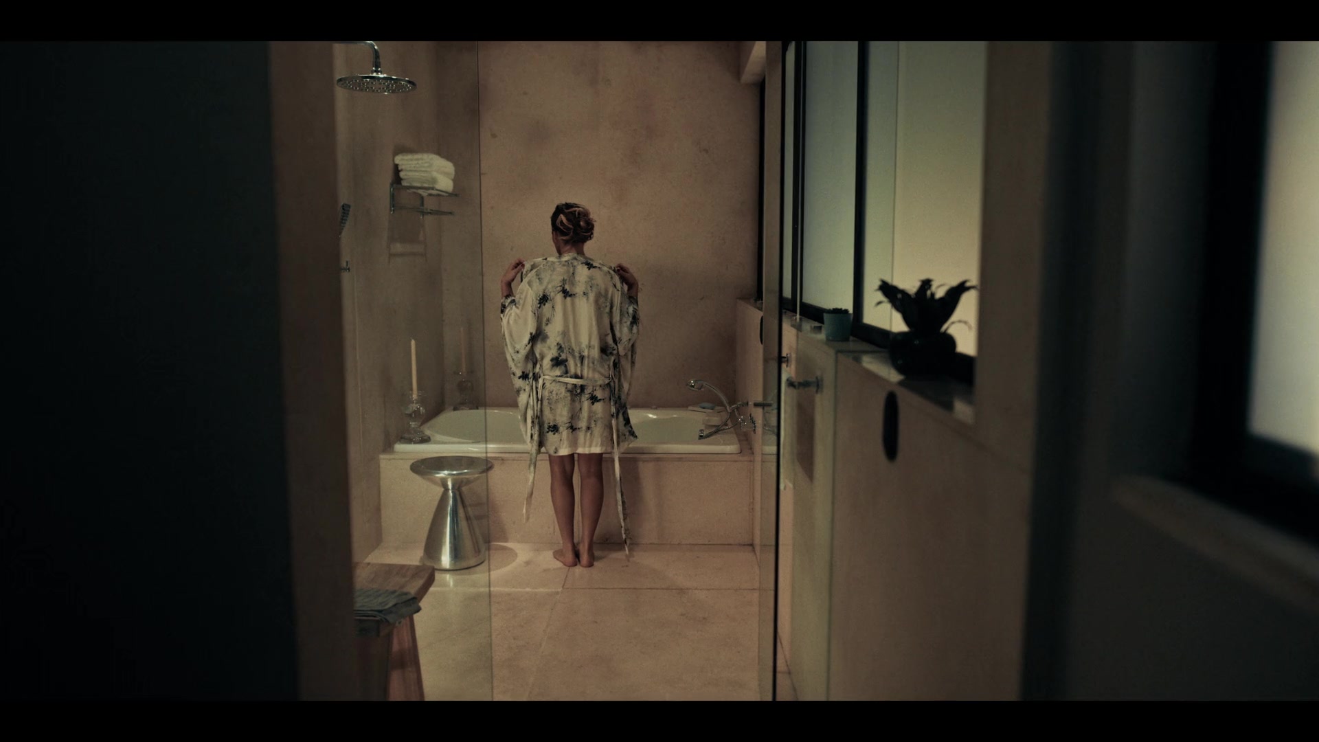 Dark_Desire_S01E17_1439.jpg