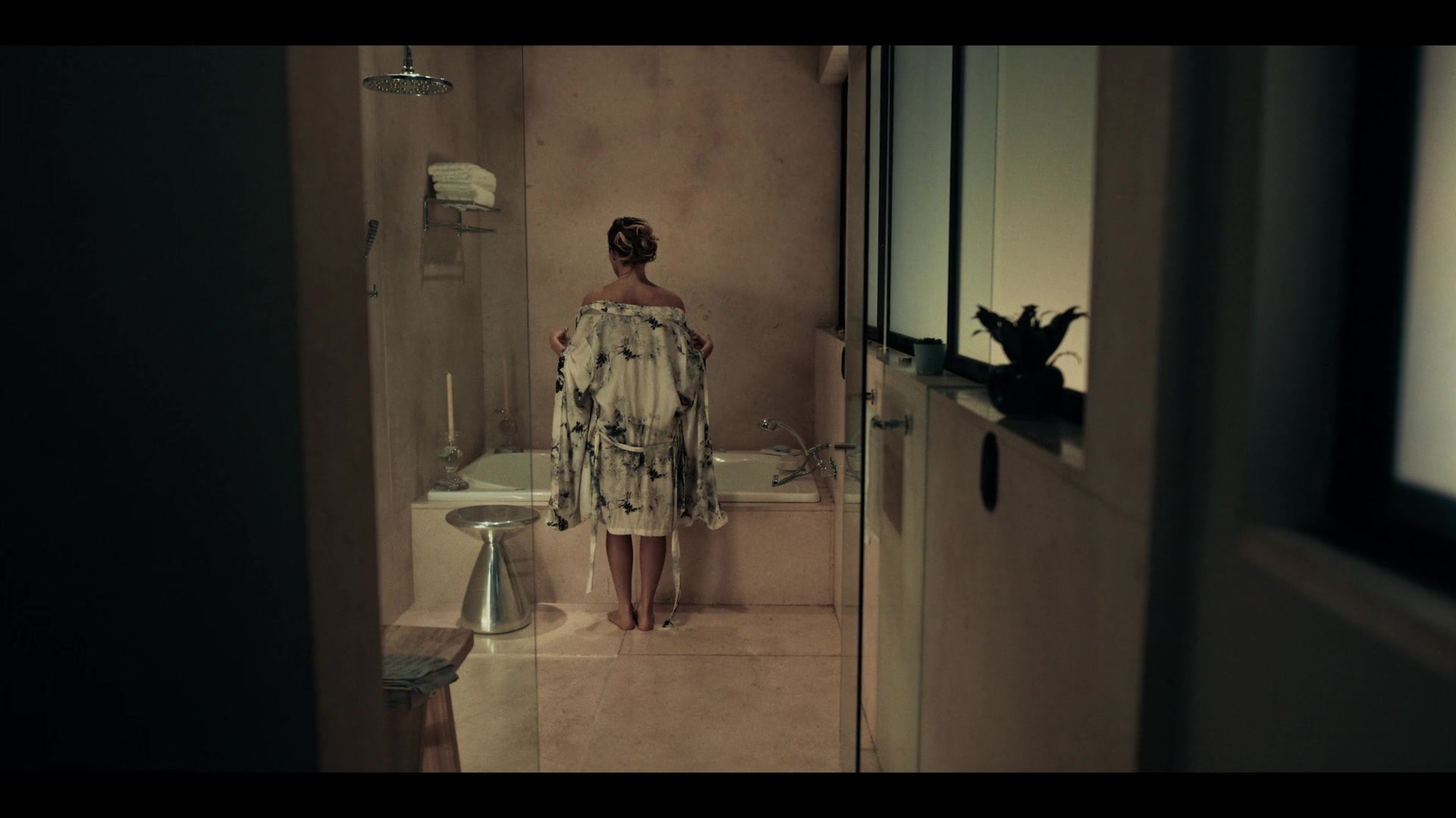 Dark_Desire_S01E17_1441.jpg