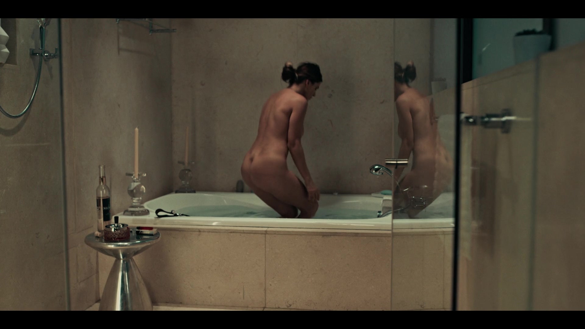 Dark_Desire_S01E17_1446.jpg