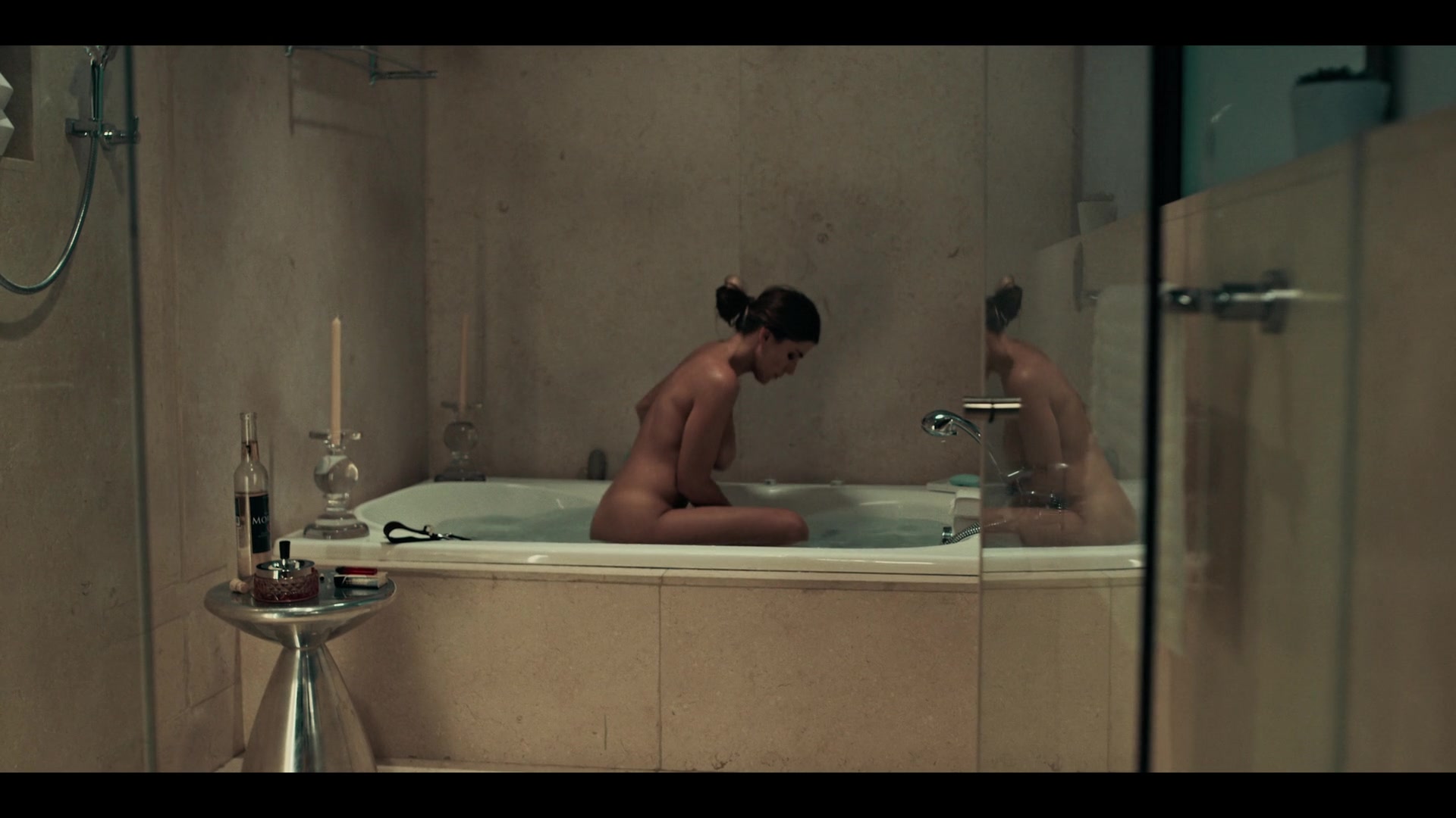 Dark_Desire_S01E17_1447.jpg