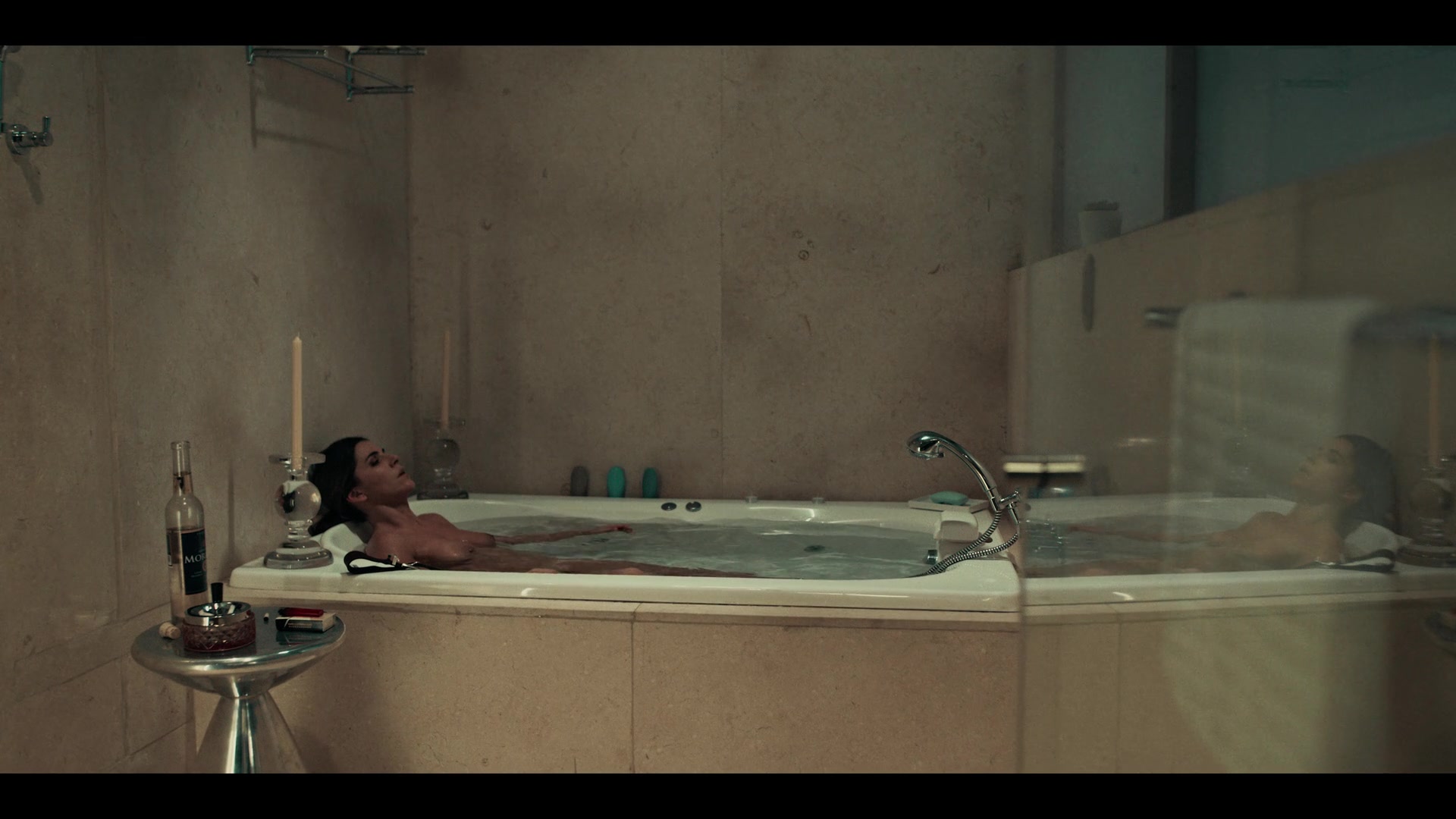 Dark_Desire_S01E17_1464.jpg