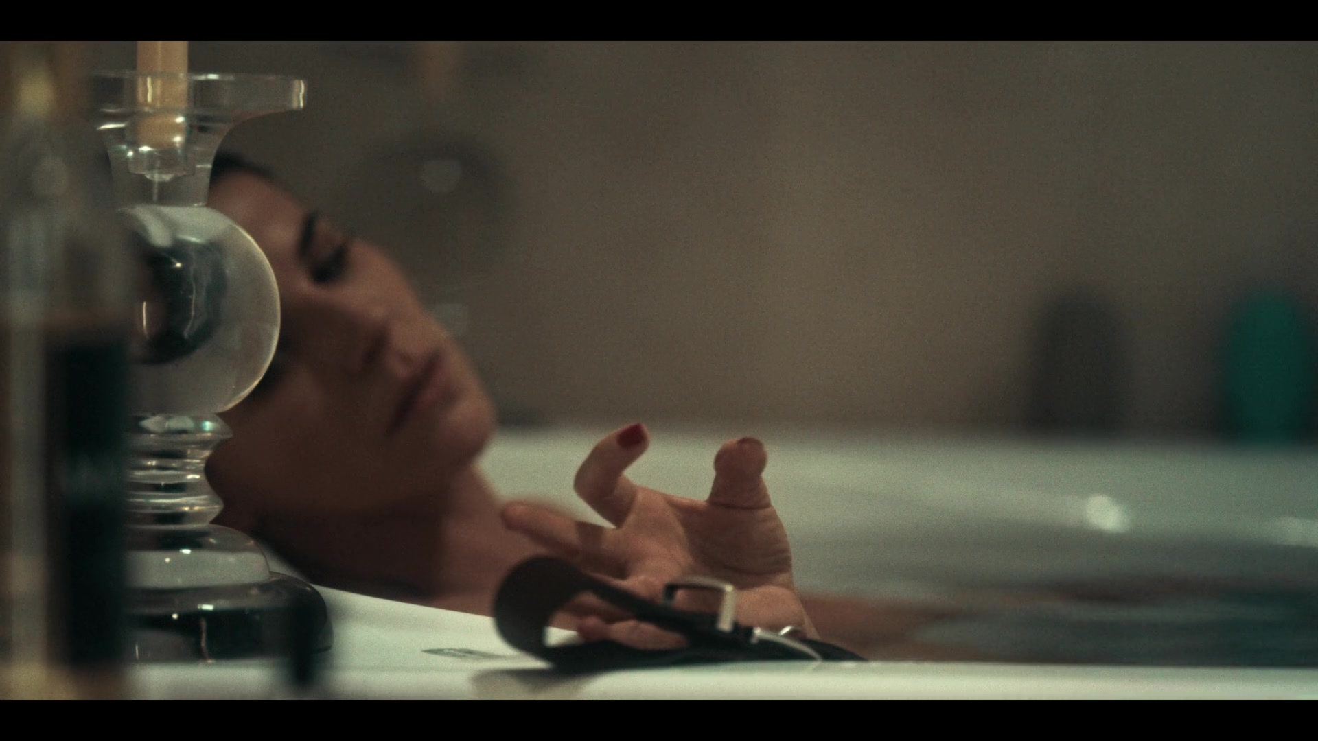 Dark_Desire_S01E17_1518.jpg