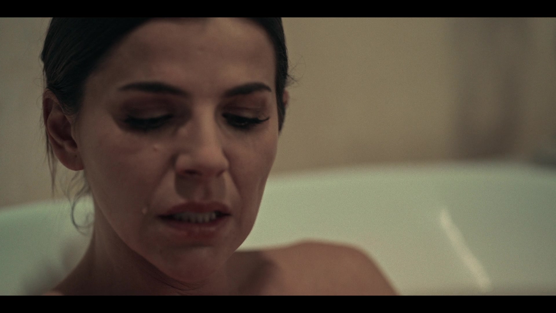 Dark_Desire_S01E17_1597.jpg