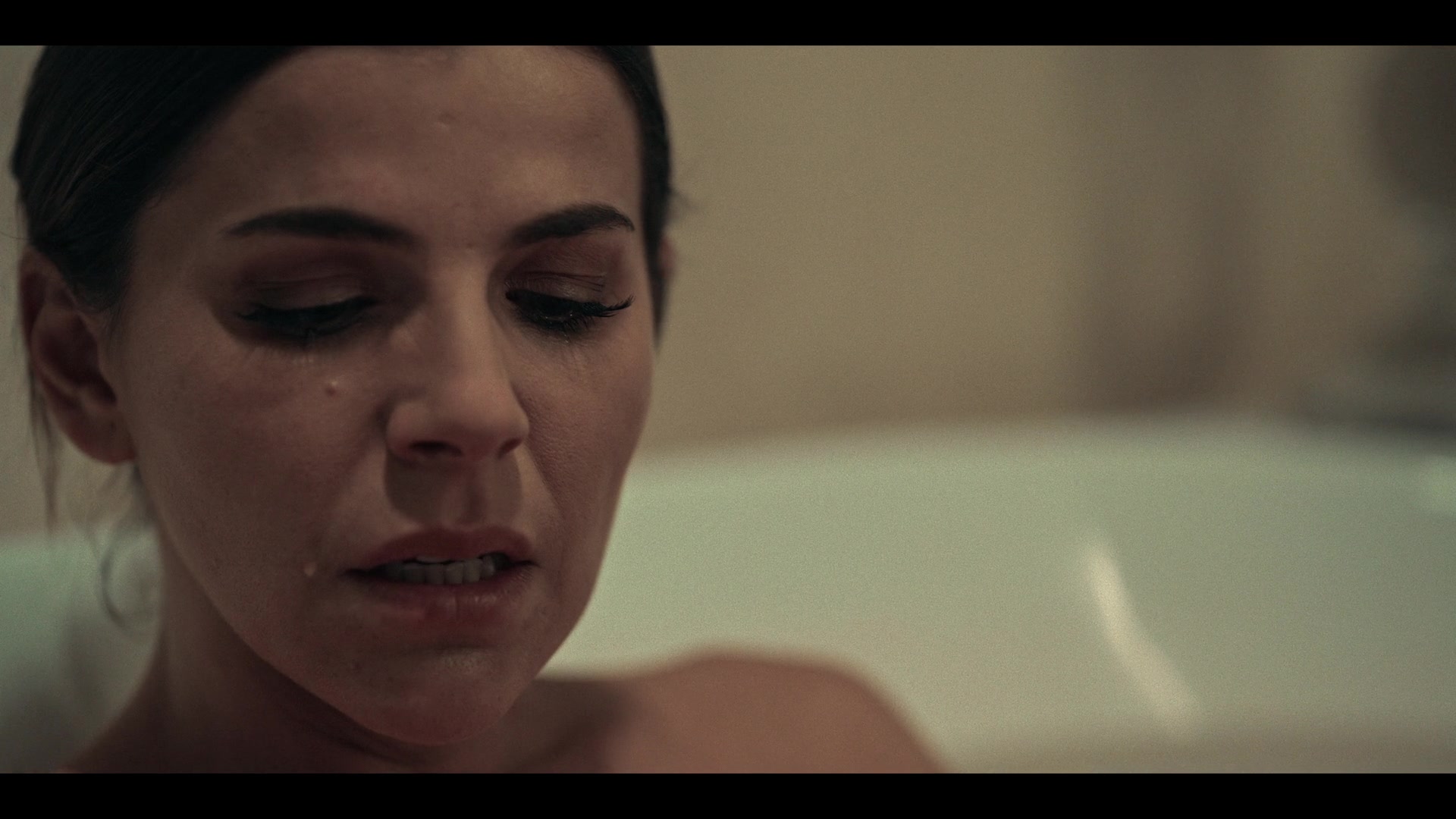 Dark_Desire_S01E17_1598.jpg