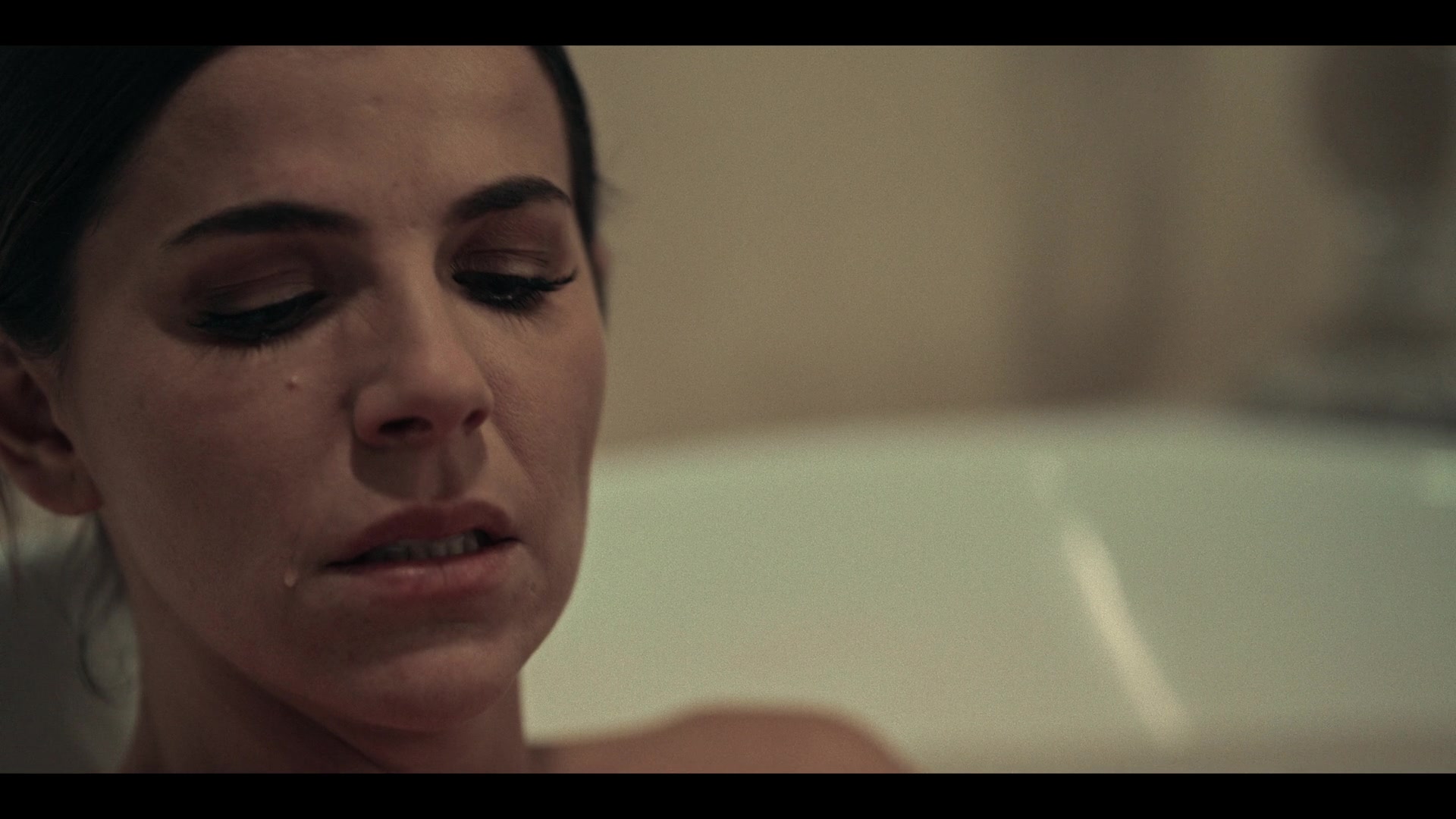 Dark_Desire_S01E17_1599.jpg