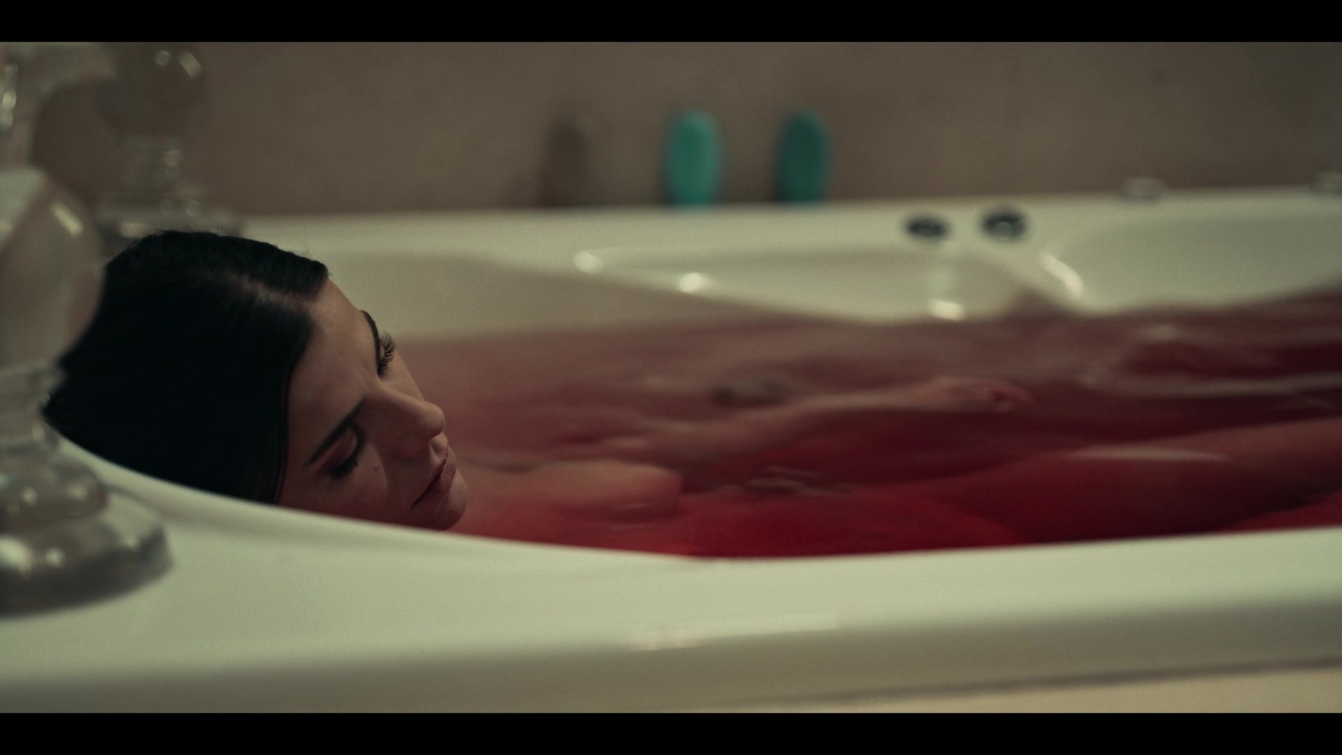 Dark_Desire_S01E17_1626.jpg