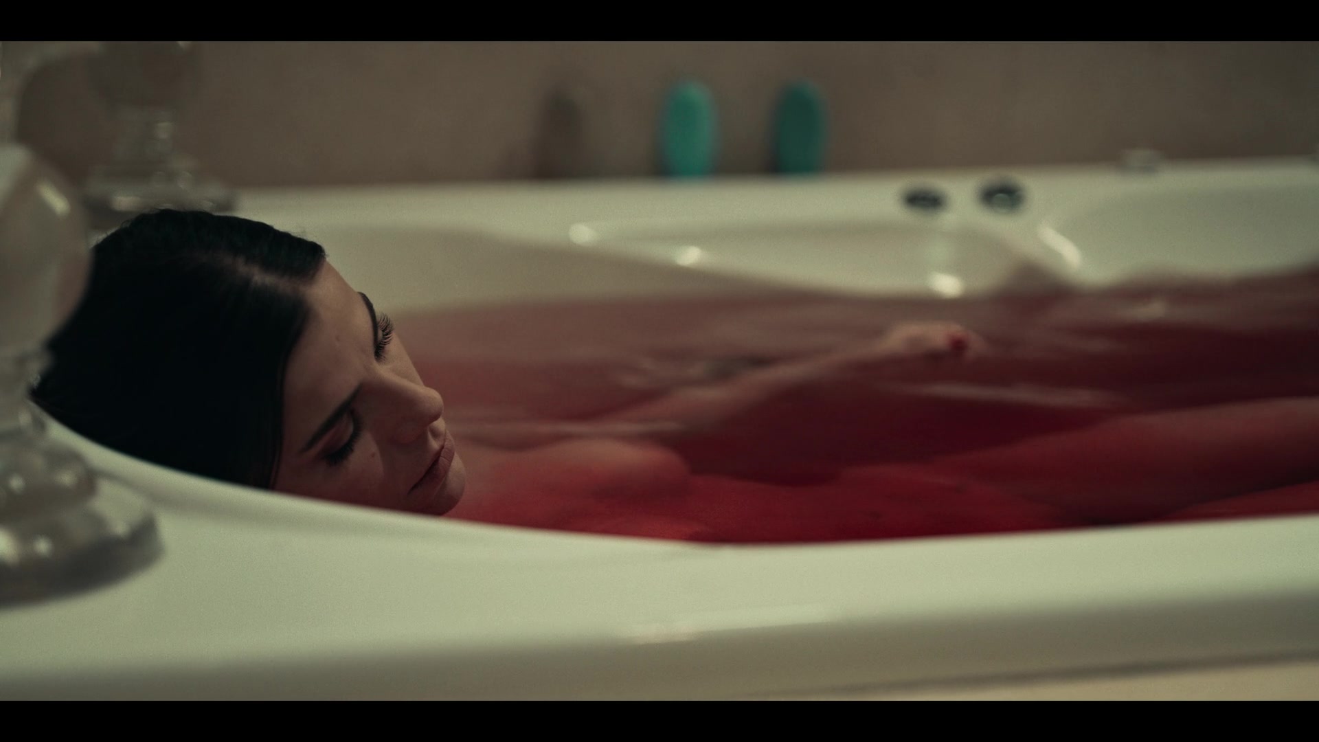 Dark_Desire_S01E17_1628.jpg