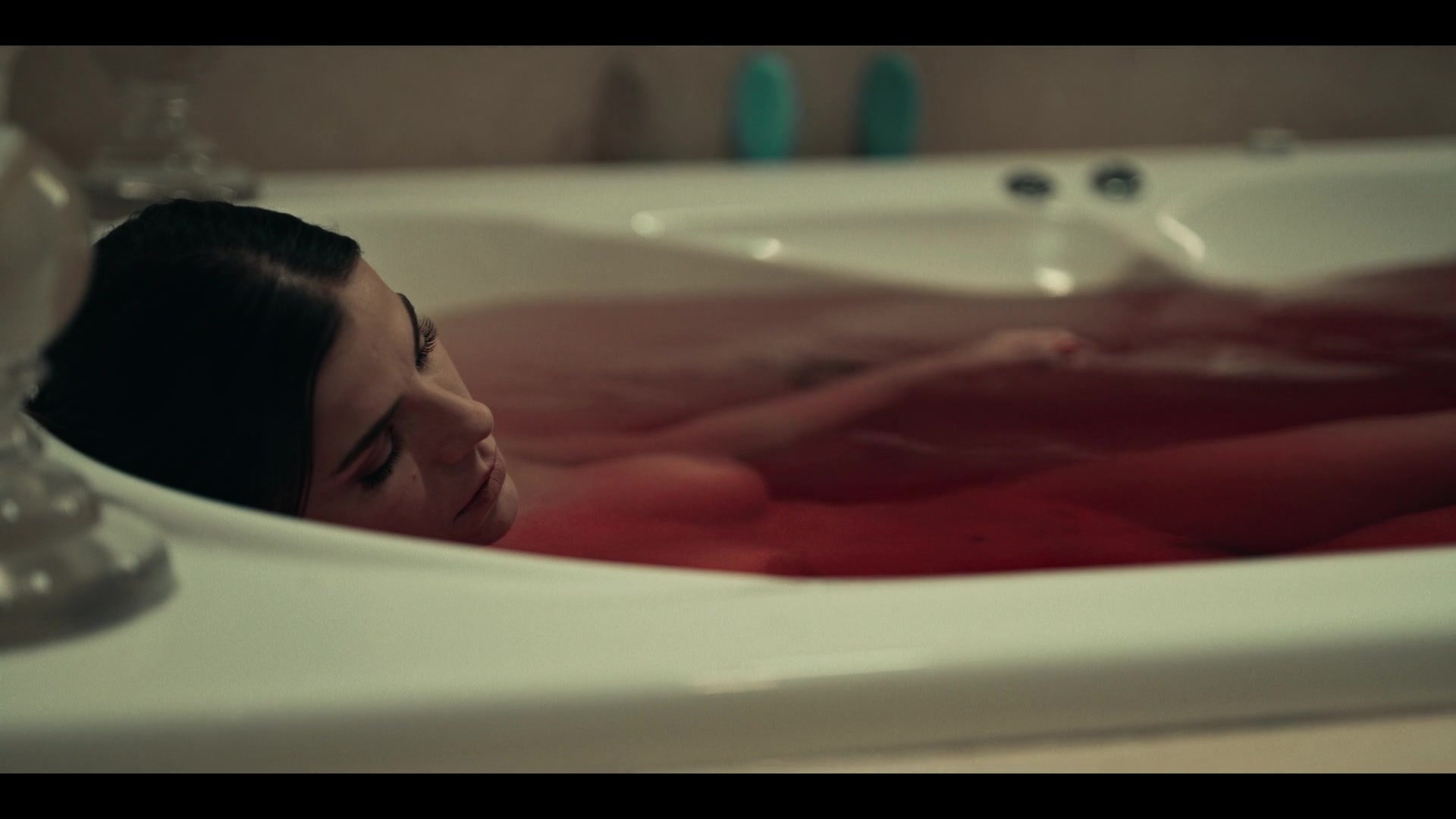 Dark_Desire_S01E17_1630.jpg