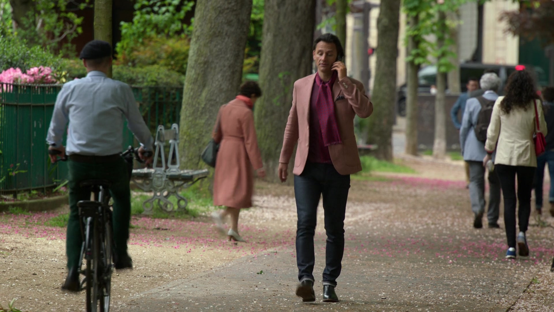 Emily_in_Paris_201_0575.jpg