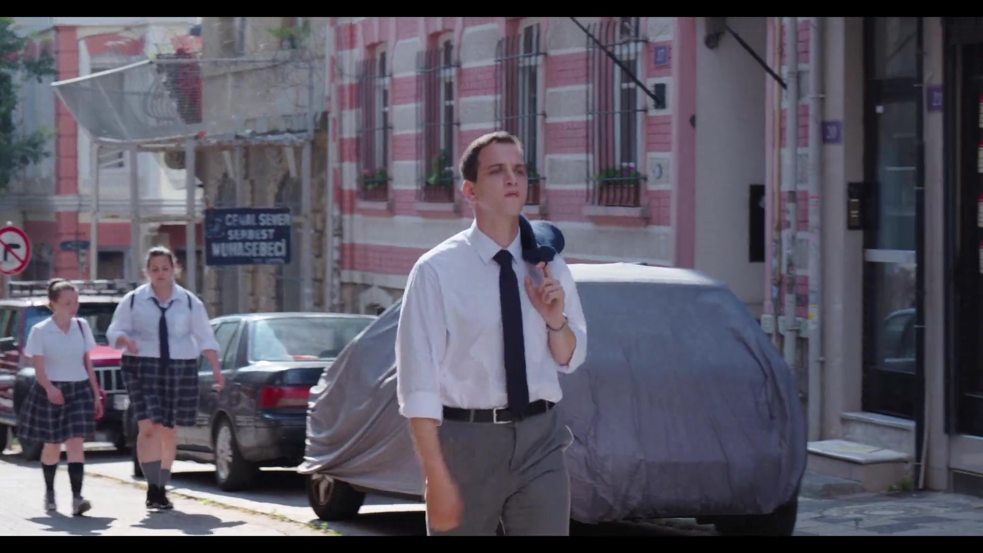 Love_101_01x01_0168.jpg