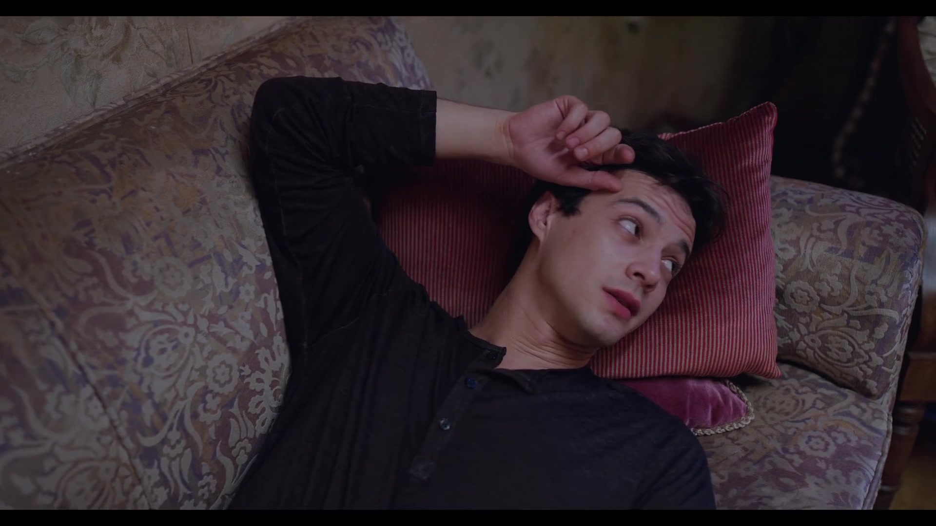 Love_101_01x01_1812.jpg