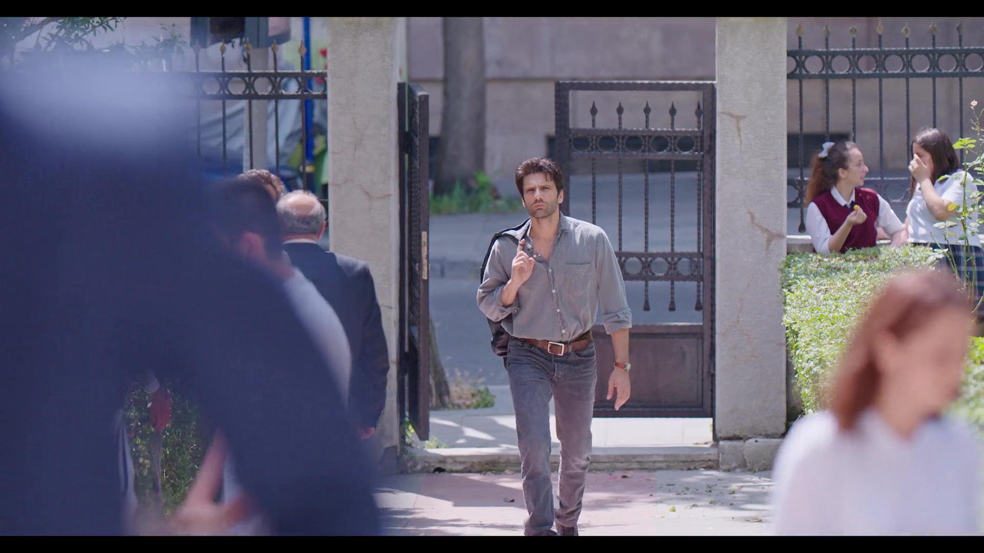 Love_101_01x01_1975.jpg