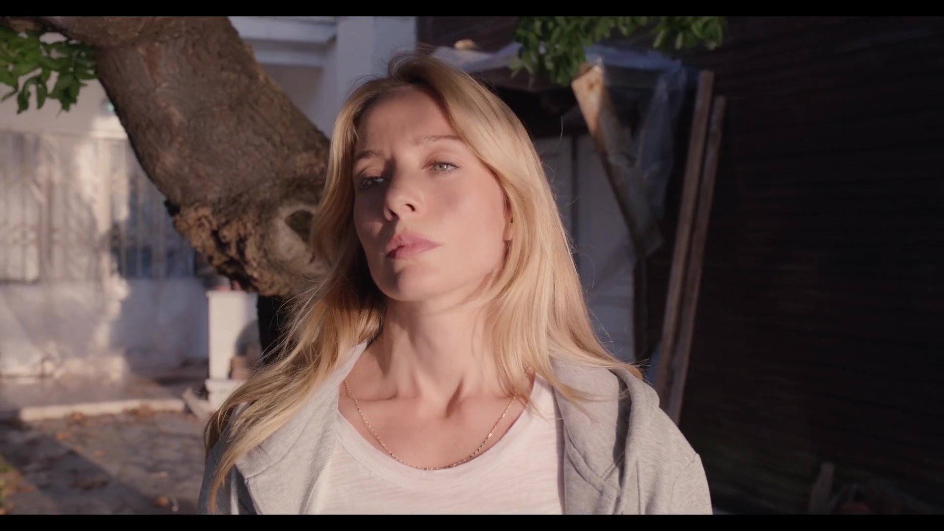 Love_101_01x01_2031.jpg