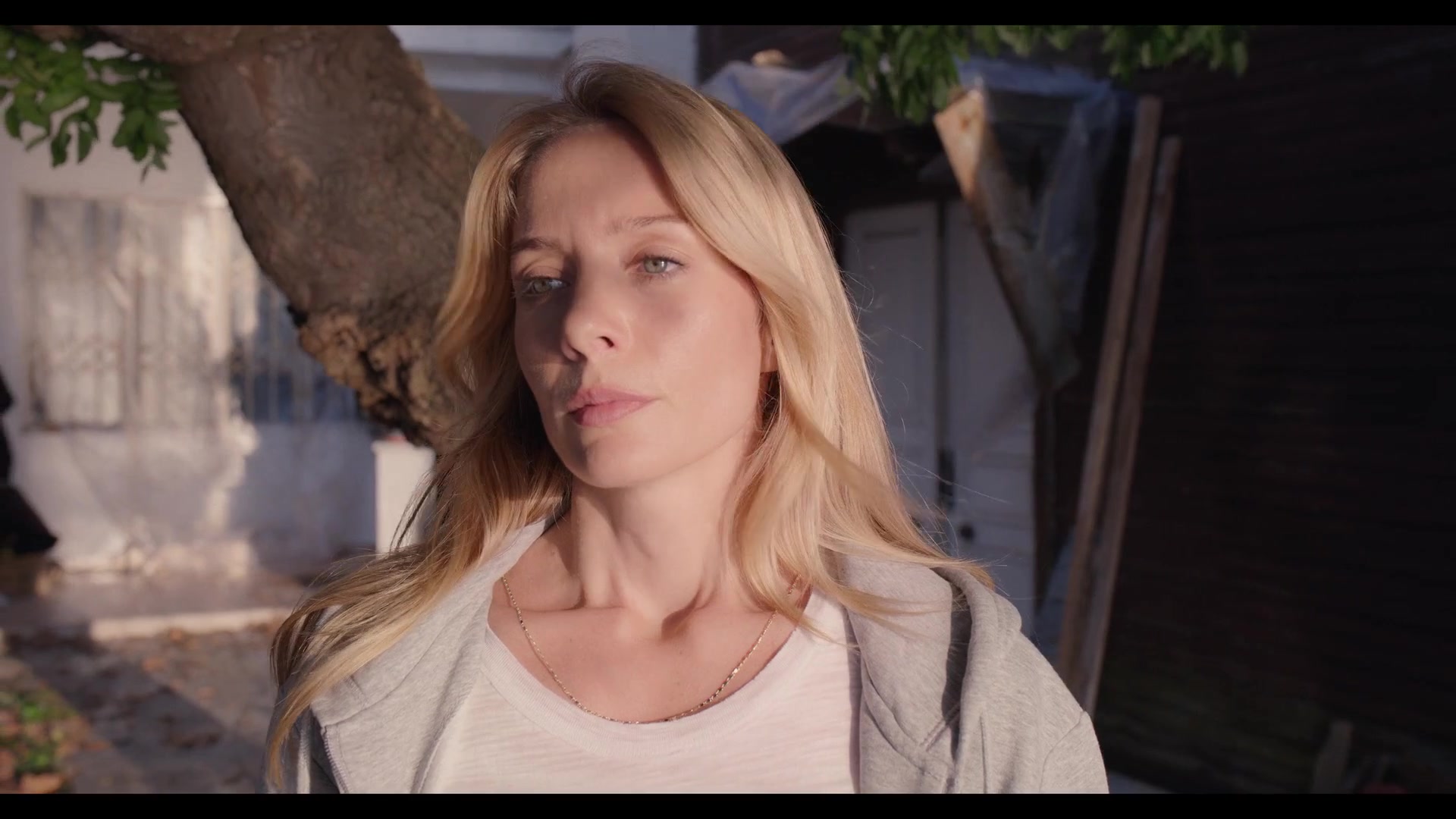 Love_101_01x01_2032.jpg