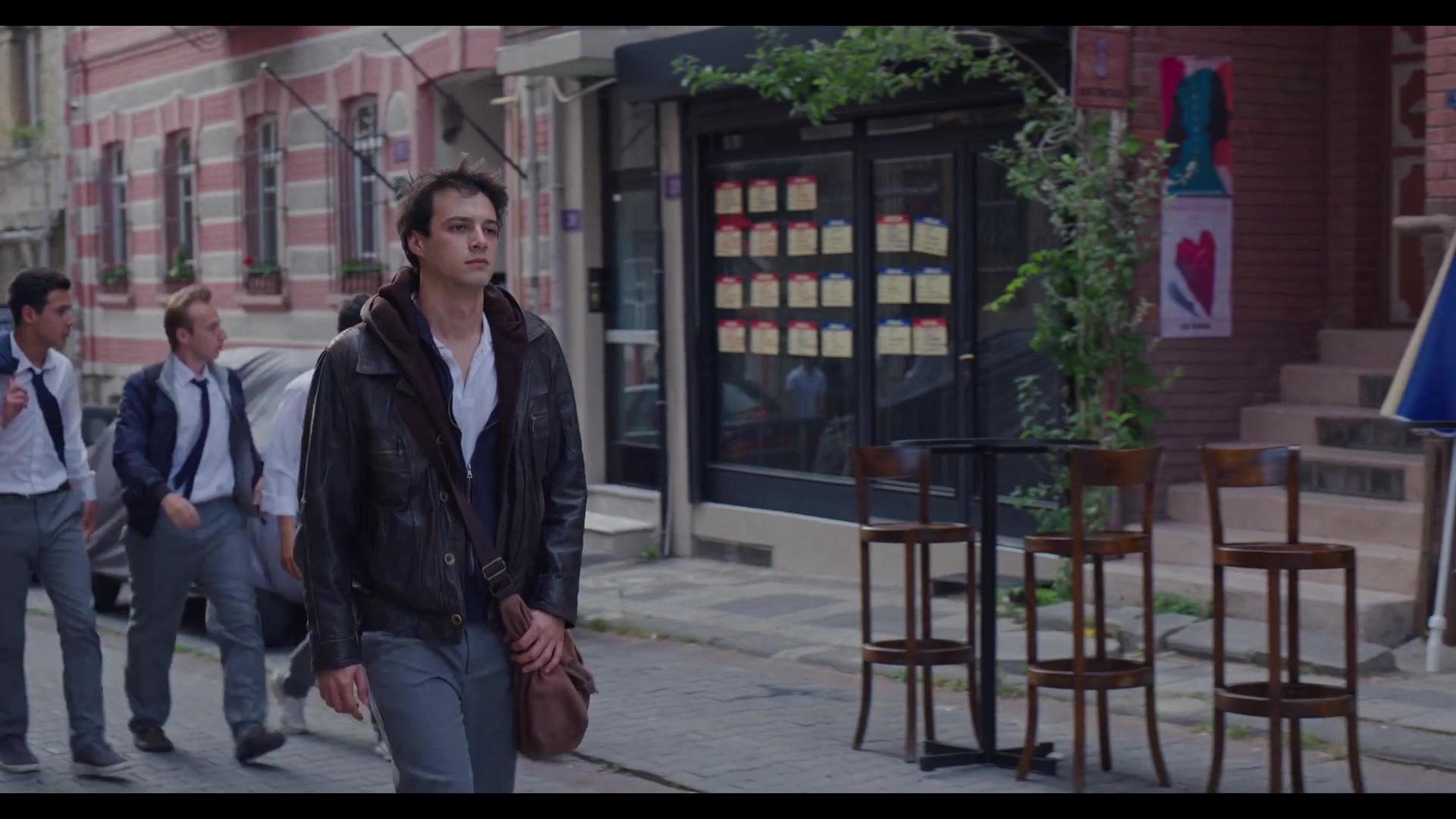 Love_101_01x04_0097.jpg
