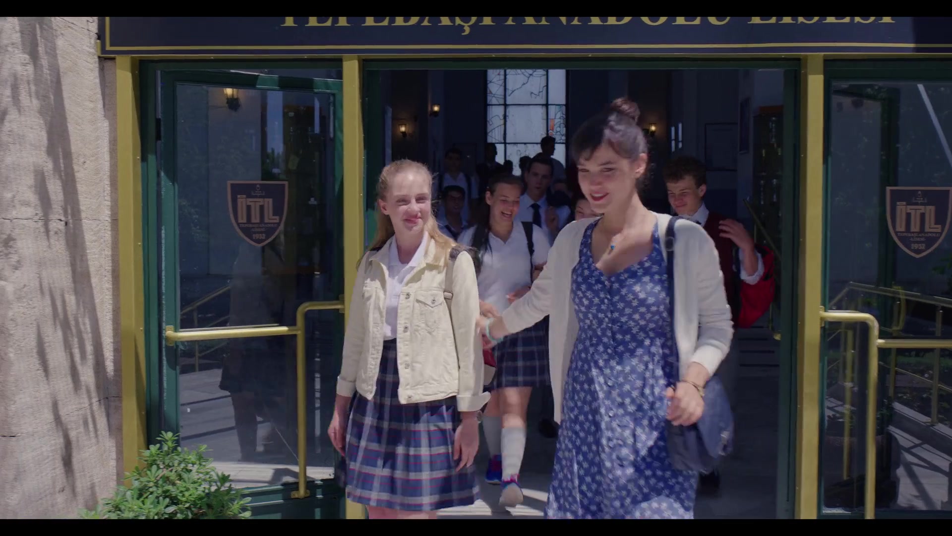 Love_101_01x04_1014.jpg