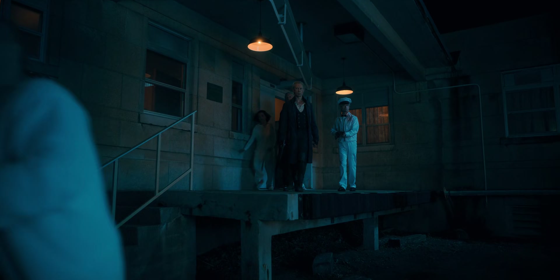 2x01_1221.jpg