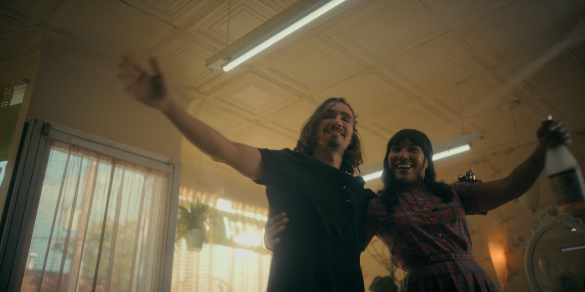 2x05_1022.jpg
