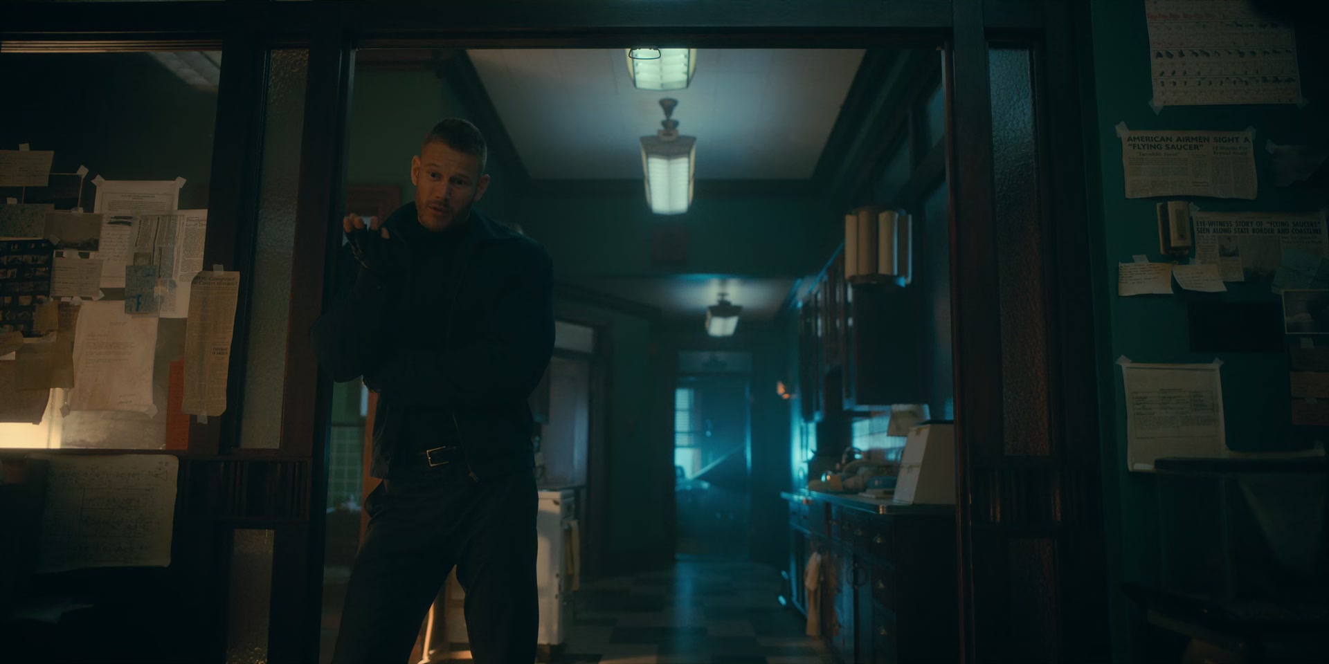 2x08_0433.jpg