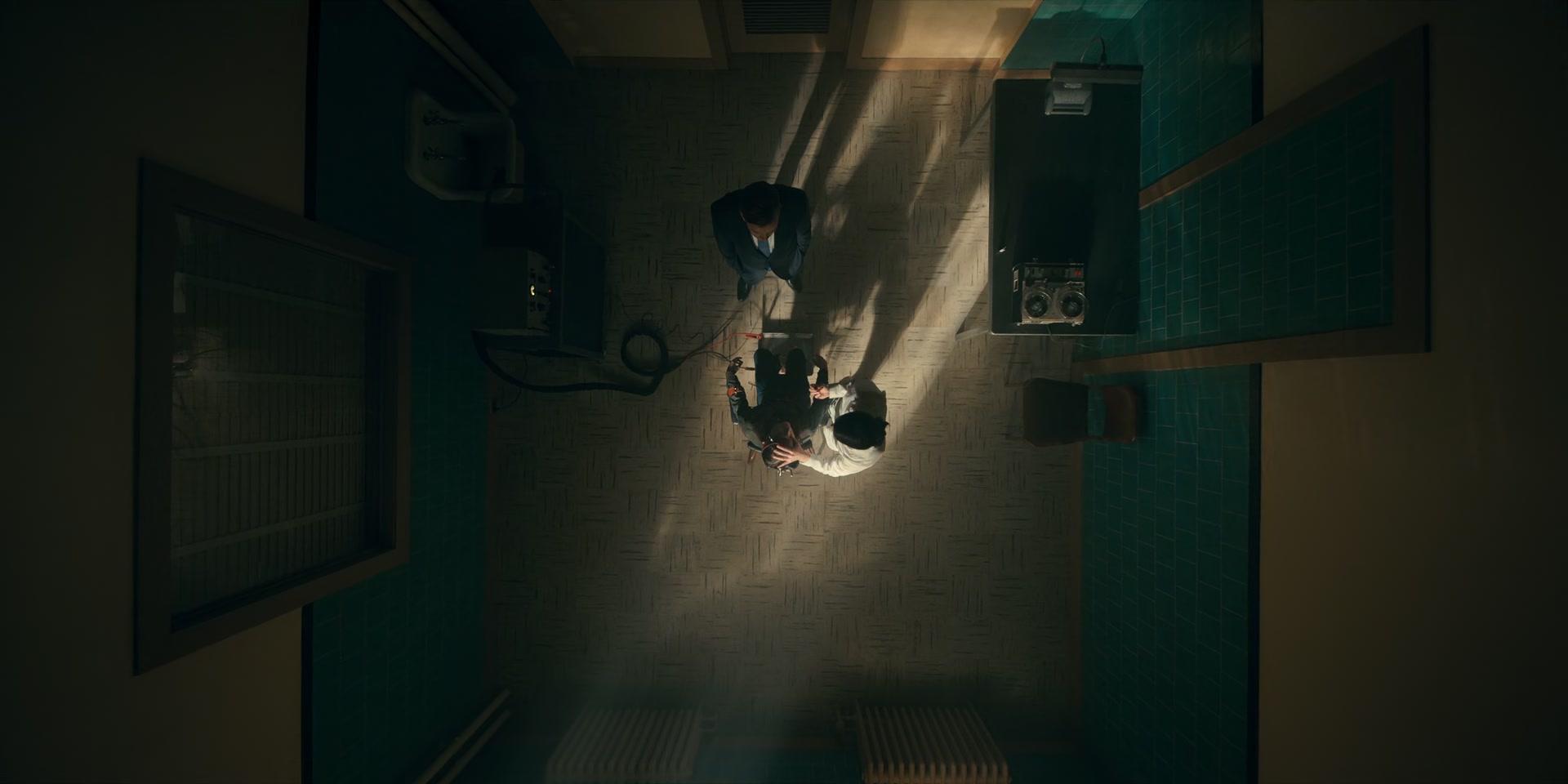 2x08_0518.jpg