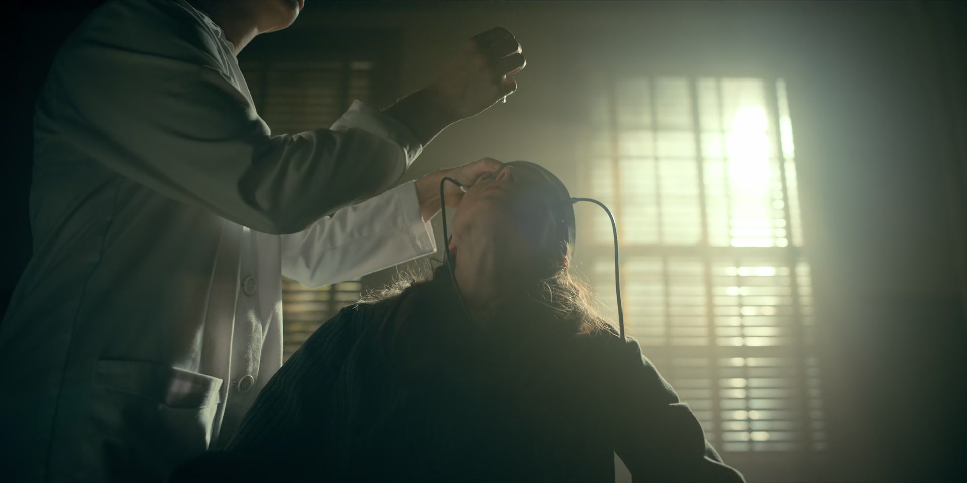 2x08_0519.jpg