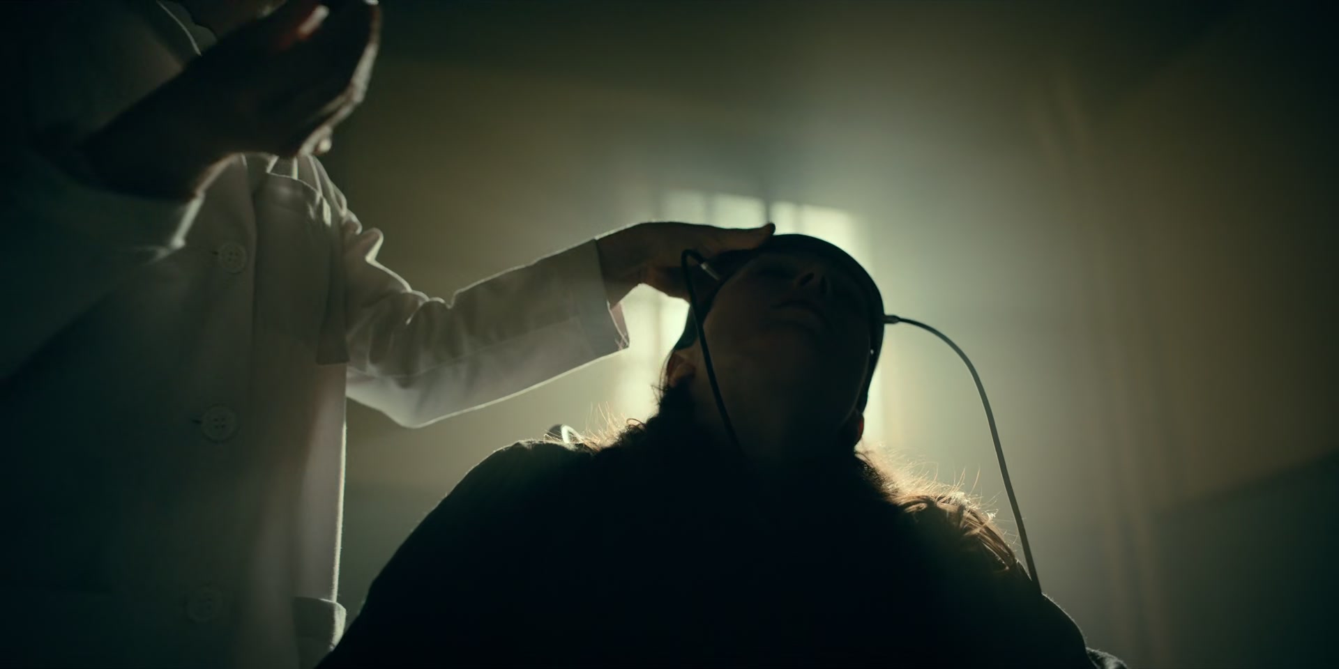 2x08_0521.jpg