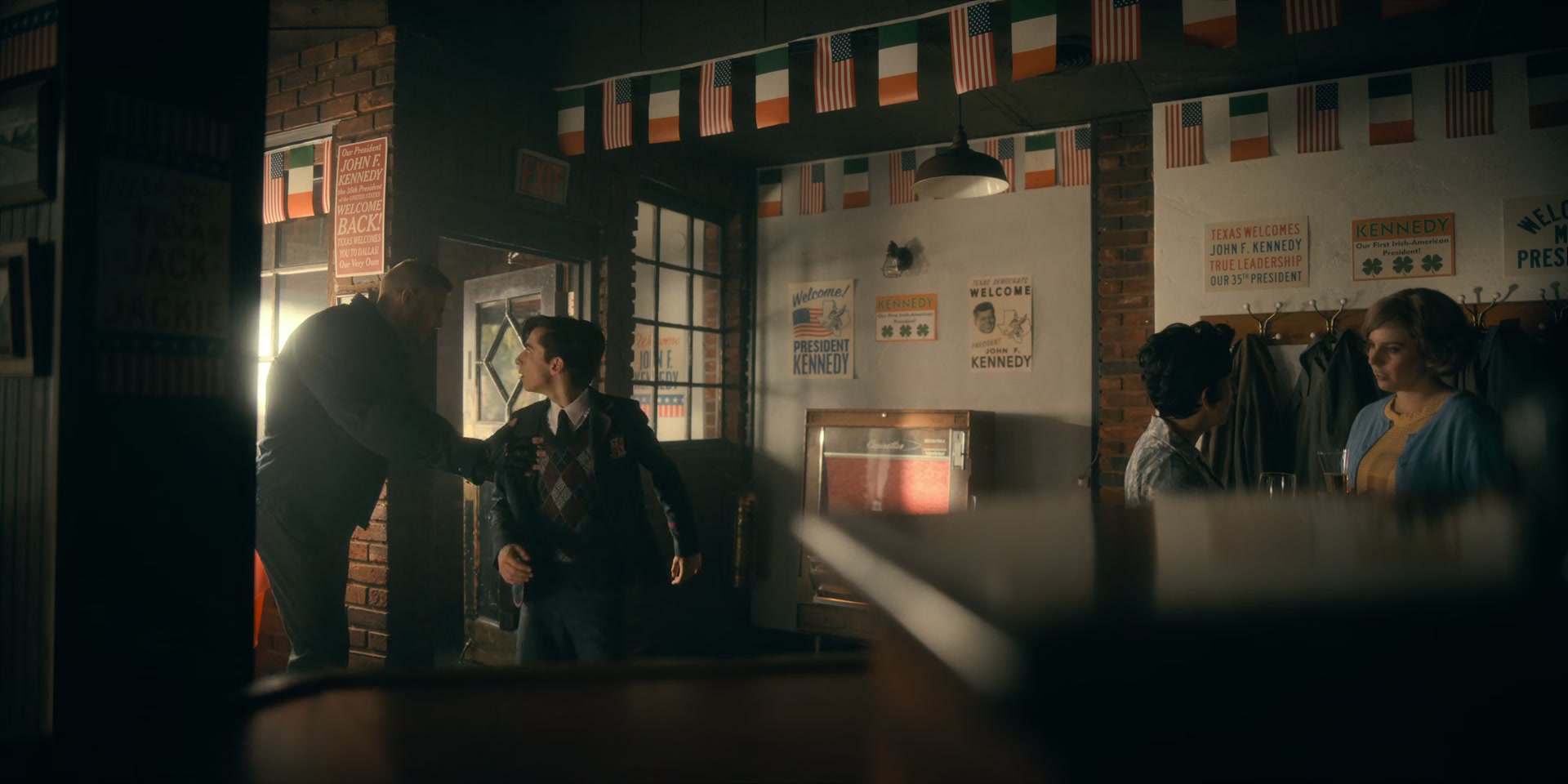 2x08_0617.jpg