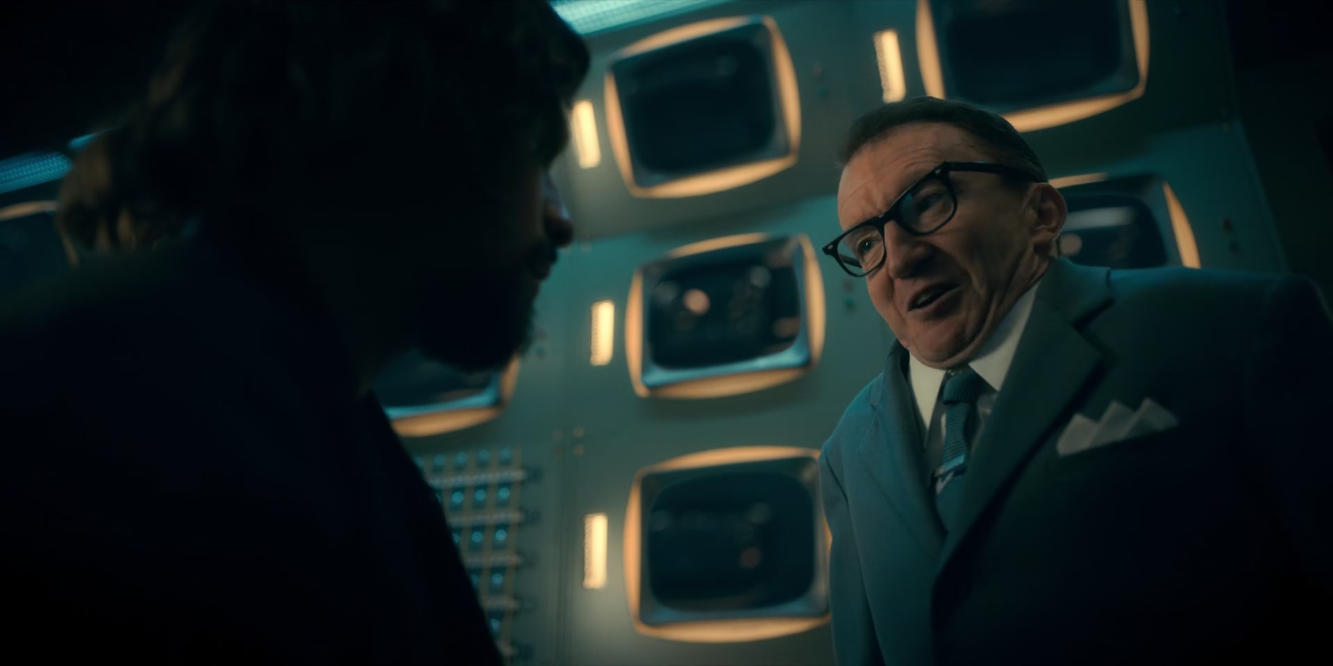 2x08_0835.jpg