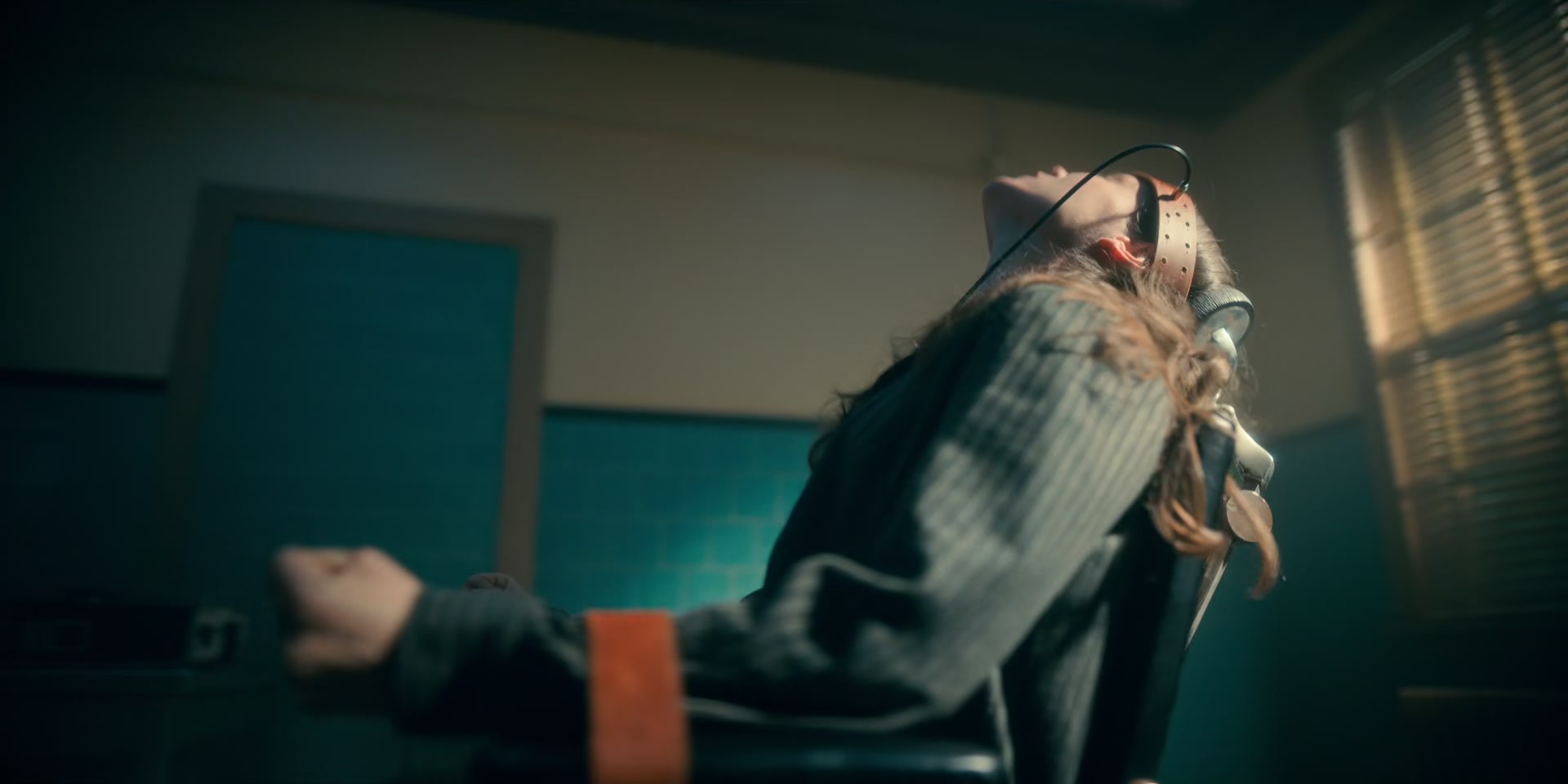 2x08_1092.jpg
