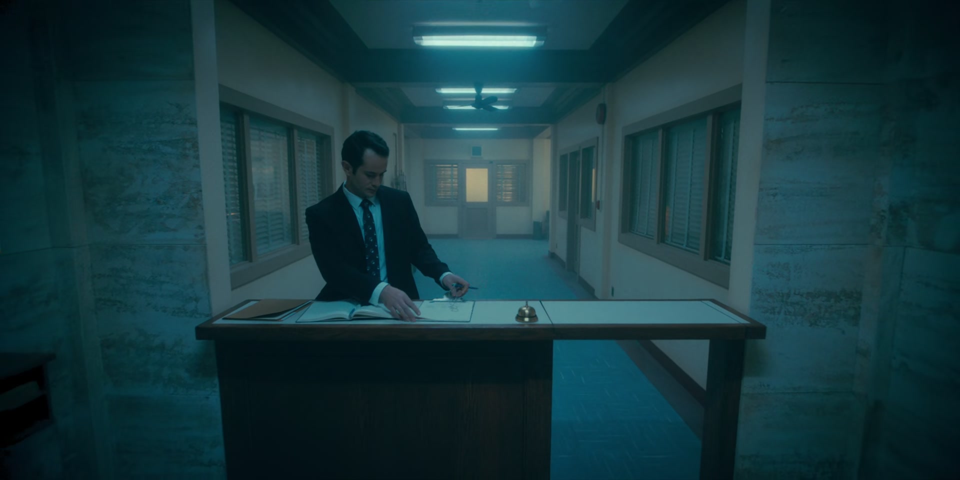 2x08_1247.jpg